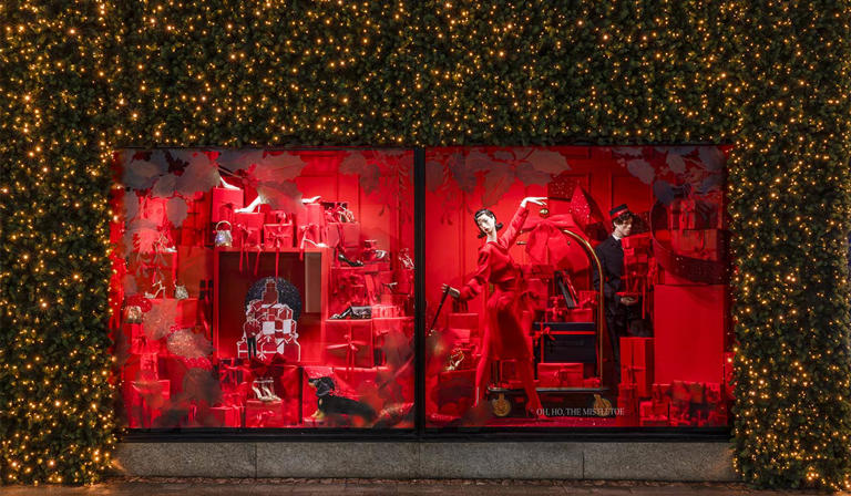 The Brown Thomas Christmas Window on Grafton Street. Explore Christmas Shopping in Dublin this year! 