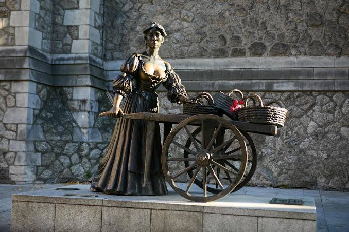 Molly Malone Statue Dublin Ireland